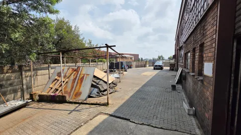 7 Graphite Close, Driehoek